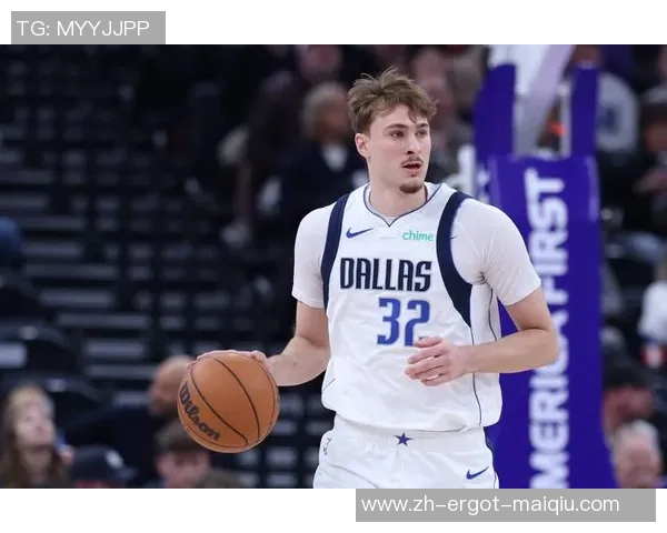 浓眉发福严峻，身躯巨大像头熊，球迷戏弄独行侠膳食的确太好吃